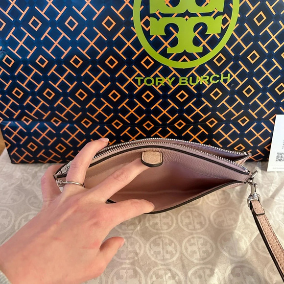 Tory Burch Chelsea Wristlet Bag Shell Pink - Picture 7 of 8